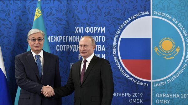 Владимир Путин и президент Казахстана Касым-Жомарт Токаев на форуме межрегионального сотрудничества России и Казахстана