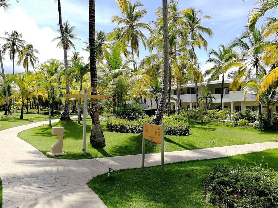 Доминикана. Территория отеля Melia Punta Cana Beach Resort