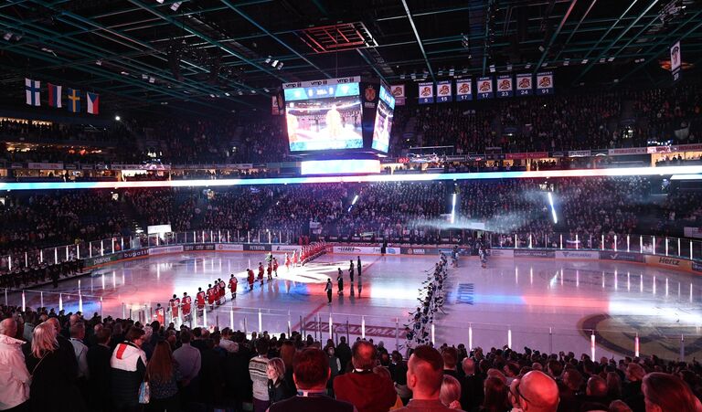 Хоккеисты сборных России и Финляндии Хоккеисты сборных России и Финляндии