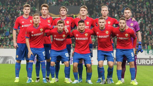 Футболисты ЦСКА перед началом матча с Ференцварошем в Лиге Европы