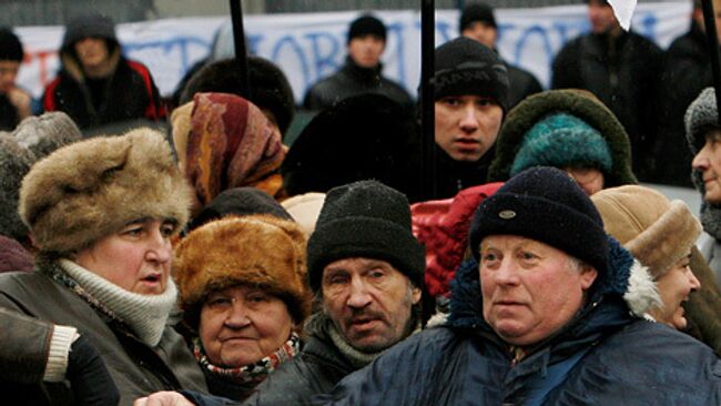 Митингующие в Киеве требуют отправить в отставку Ющенко и Тимошенко