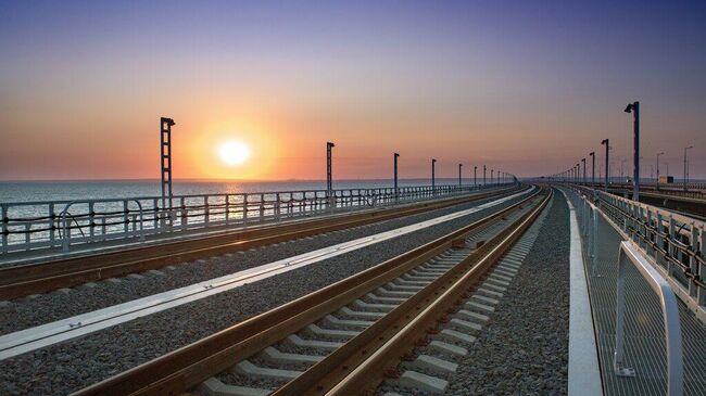Железная дорога через Крымский мост