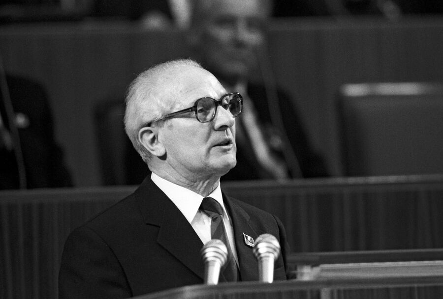 Председатель Государственного совета ГДР Эрих Хонеккер