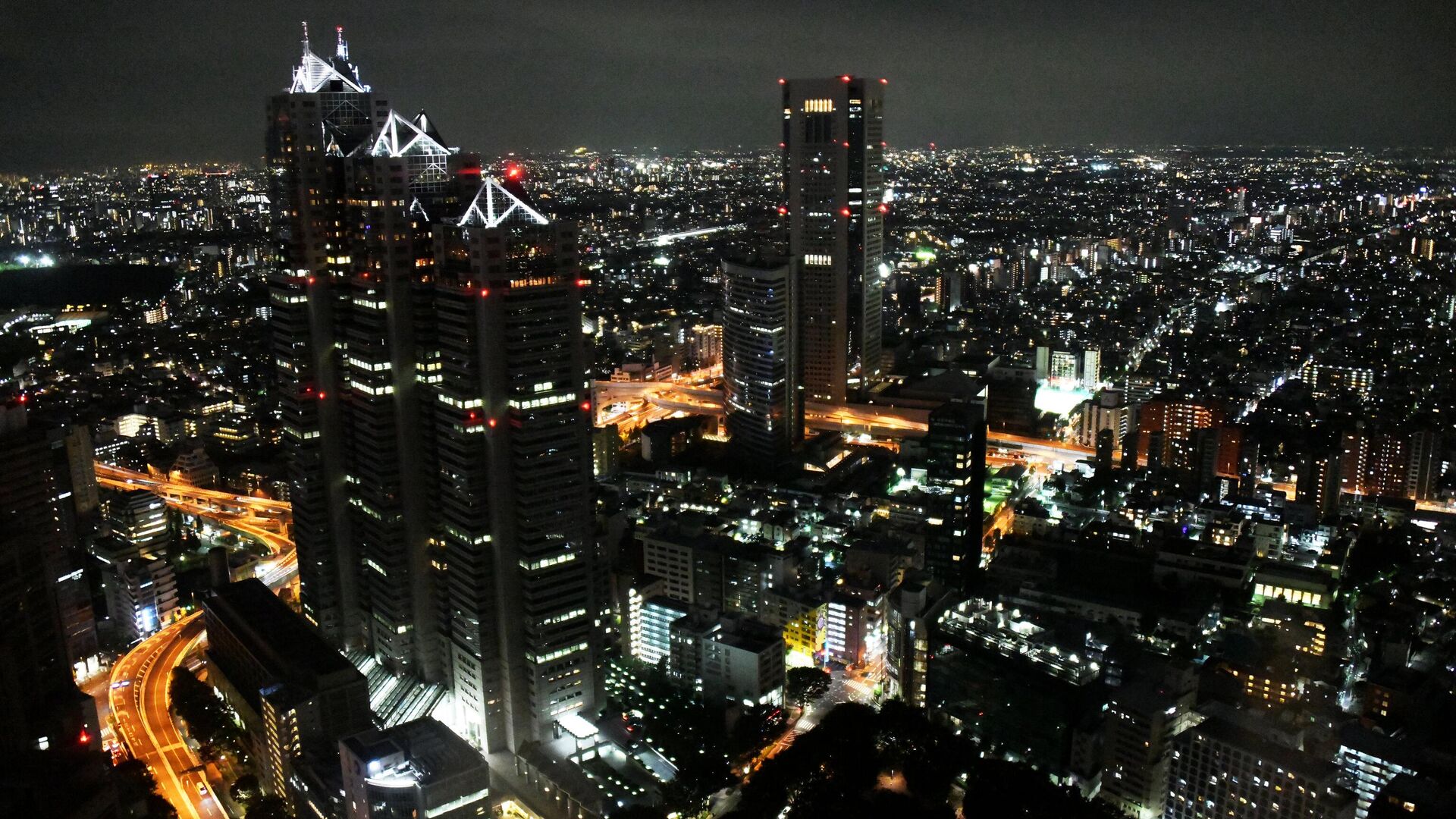 Вид на ночной Токио со смотровой площадки Токийского муниципалитета - РИА Новости, 1920, 12.04.2022