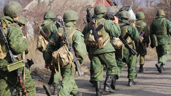 Военнослужащие Народной милиции ДНР покидают свои позиции