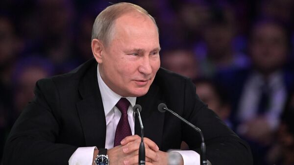 Президент России Владимир Путин принимает участие в форуме Восточной Европы по искусственному интеллекту AIJ в Москве
