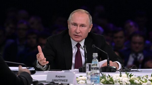 Президент России Владимир Путин принимает участие в форуме Восточной Европы по искусственному интеллекту AIJ в Москве