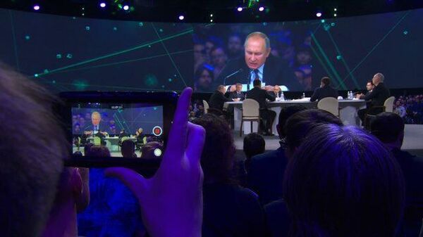 Путин призвал увеличить объем и качество подготовки специалистов в области ИИ