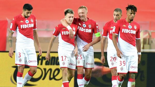 Футболисты Монако радуются забитому мячу в исполнении Александра Головина