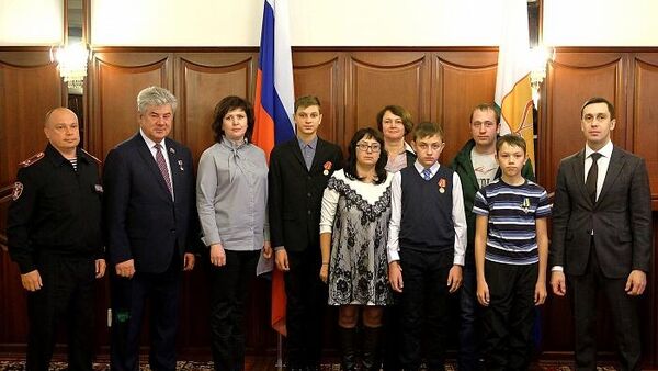 Участники церемонии награждения детей и подростков в правительстве Кировской области в рамках Всероссийского гражданско-патриотического проекта Дети-герои
