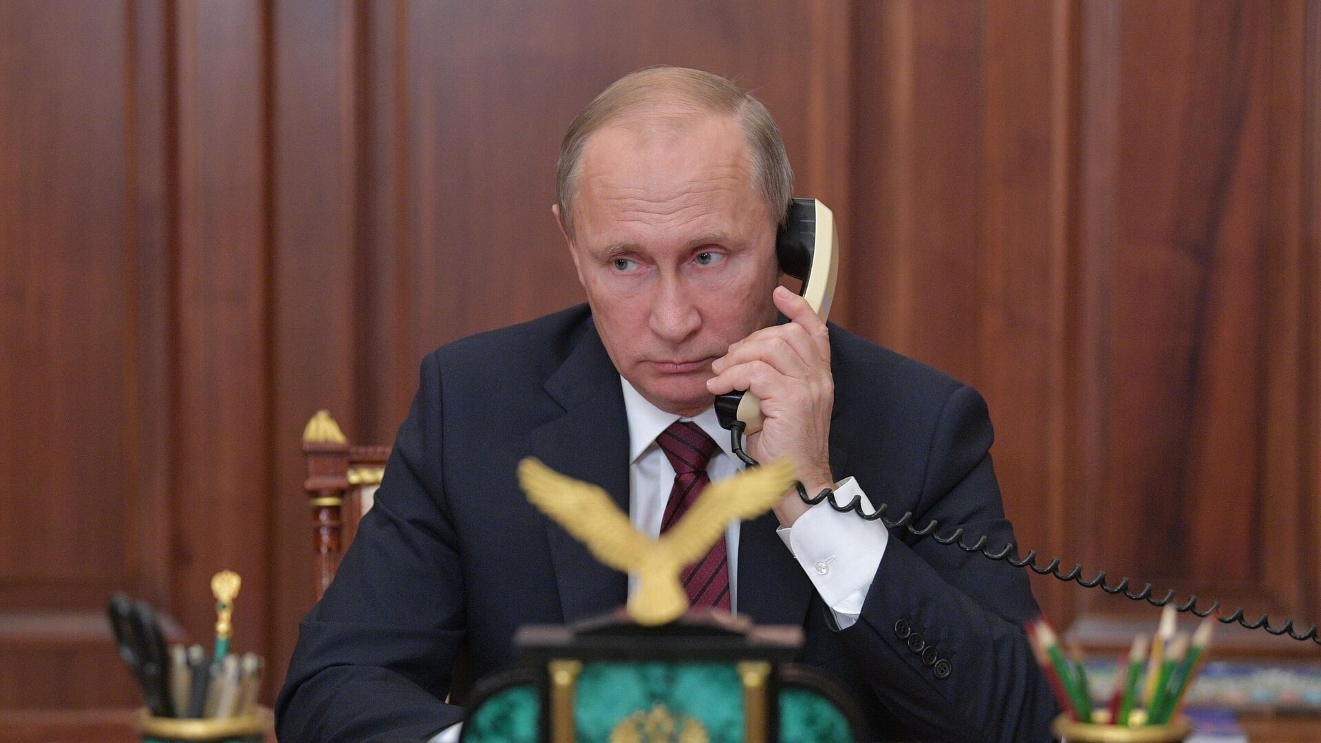  Президент РФ Владимир Путин во время телефонного разговора - РИА Новости, 1920, 24.02.2022