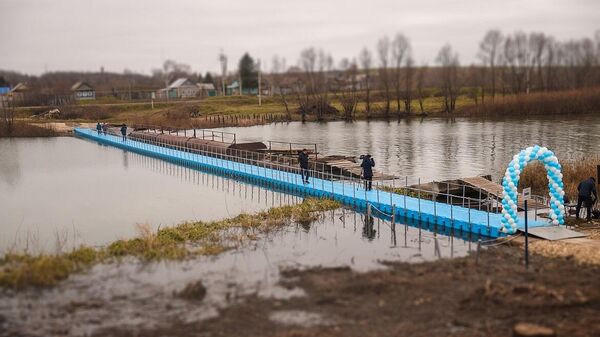 Понтонный пешеходный мост из пластика через реку Шешма открыли в селе Елантово Нижнекамского района Татарстана