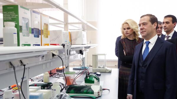  Дмитрий Медведев во время посещения Государственного научного центра вирусологии и биотехнологии Вектор в Новосибирске