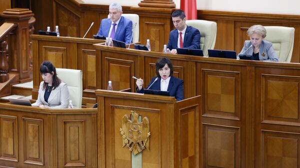 Премьер-министр Молдавии Майя Санду выступает на заседании парламента Молдавии в Кишиневе