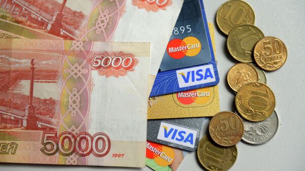 Банкноты и монеты России и банковские карты