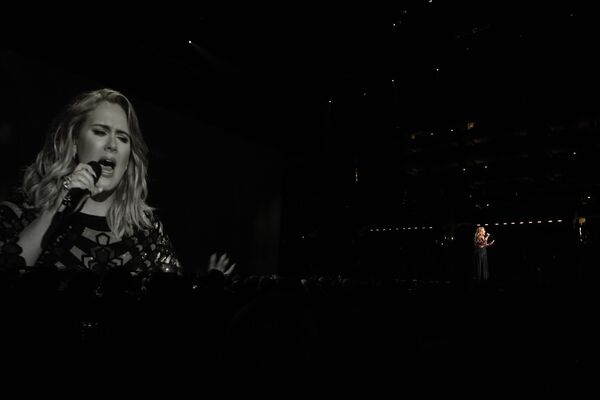 Британская певица Адель выступает на 59-й ежегодной премии Grammy music Awards 12 февраля 2017 года 