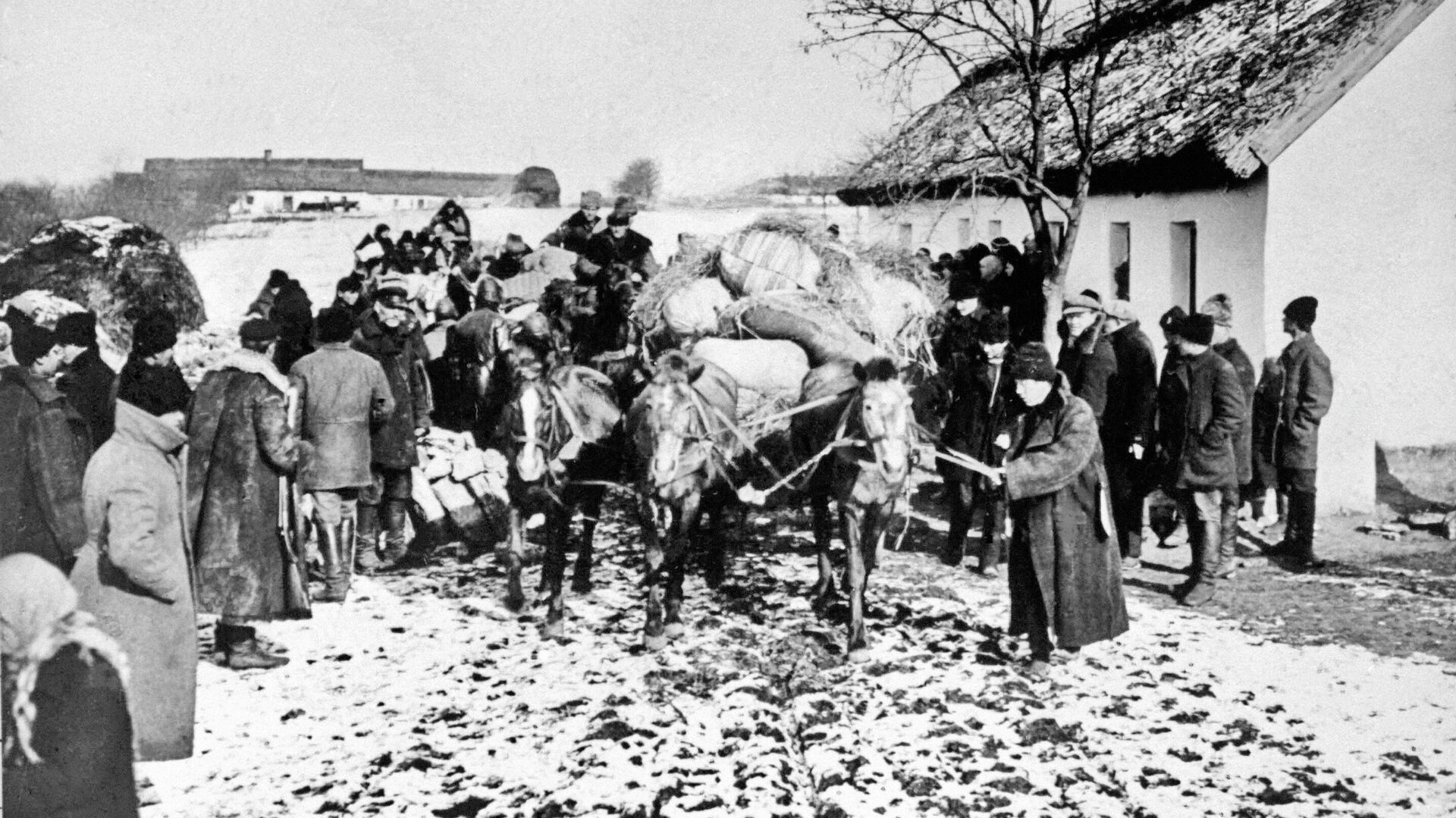 Выселение кулацкой семьи из села Мальчевицы в период коллективизации - РИА Новости, 1920, 28.03.2023