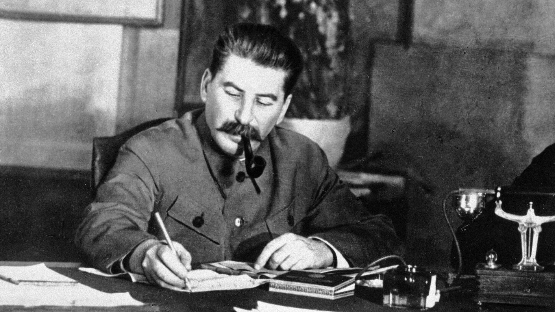 Иосиф Виссарионович Сталин  - РИА Новости, 1920, 23.08.2023