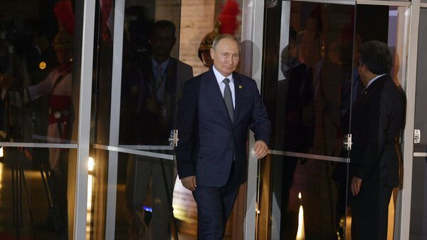  Президент РФ Владимир Путин перед посещением концерта для лидеров стран БРИКС