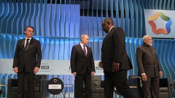 Президент РФ Владимир Путин на церемонии закрытия Делового форума стран БРИКС 