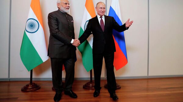 Президент РФ Владимир Путин и премьер-министр Индии Нарендра Моди во время встречи в рамках саммита БРИКС
