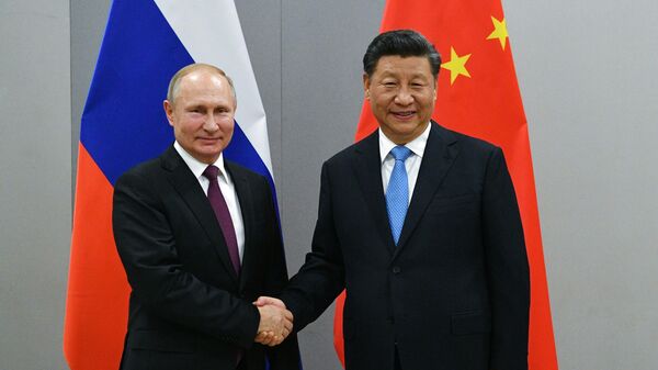 Президент РФ Владимир Путин и председатель Китайской Народной Республики Си Цзиньпин во время встречи в рамках саммита БРИКС