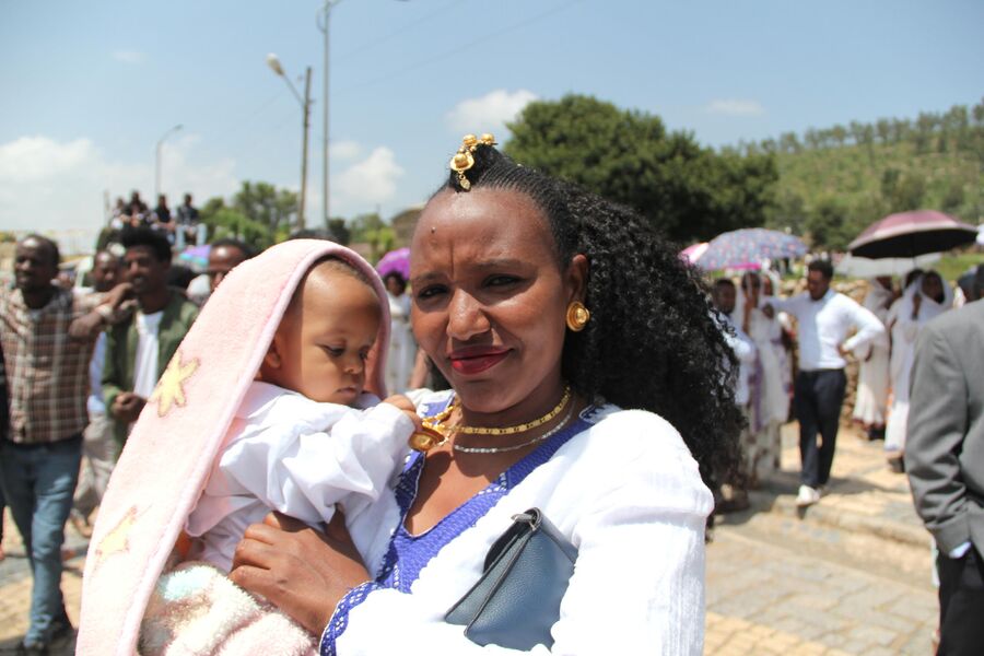 Жительница Аксума с ребенком. Эфиопия