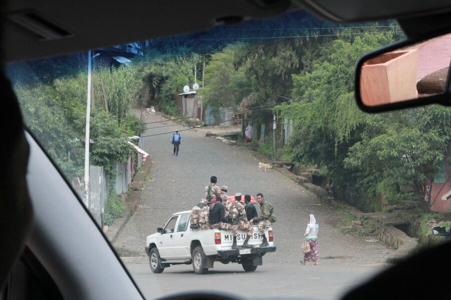Машина амхарской полиции, сопровождавшая российских журналистов. Гондэр. Эфиопия
