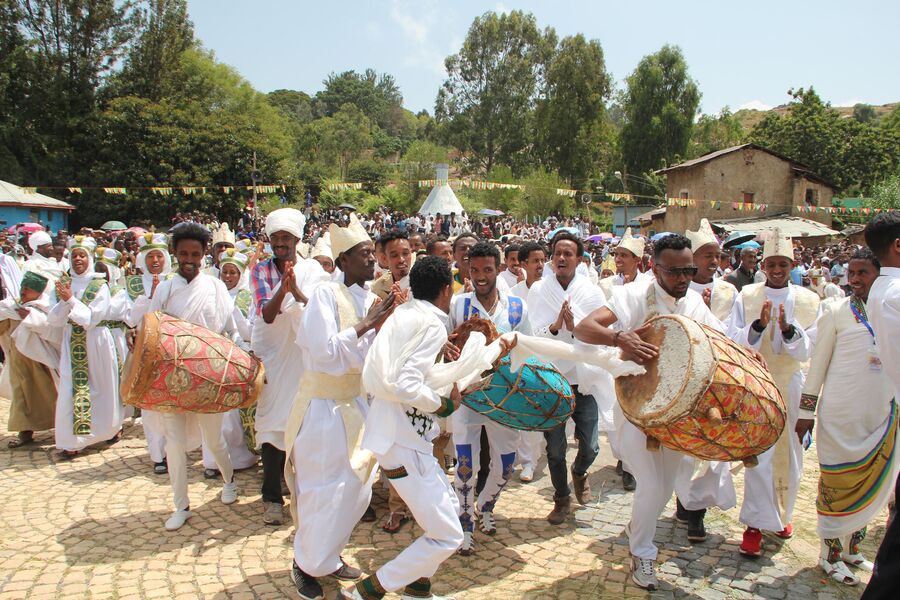Участники праздника Мескель в Аксуме. Эфиопия