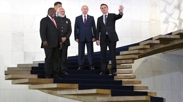 Президент РФ Владимир Путин перед началом церемонии совместного фотографирования лидеров стран БРИКС 