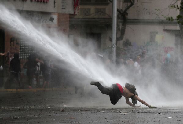 Акция протеста против правительства Чили в Сантьяго