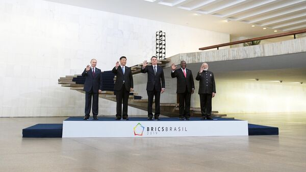 Президент РФ Владимир Путин на церемонии совместного фотографирования лидеров стран БРИКС 