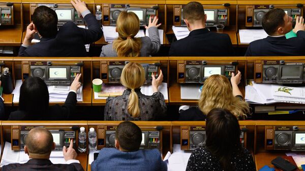 Депутаты на заседании Верховной рады Украины в Киеве, на котором принимается бюджет на 2020 год