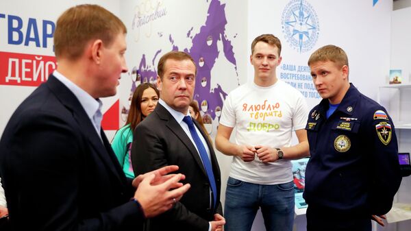 Дмитрий Медведев во время встречи с активистами Всероссийской общественной организации Молодая Гвардия Единой России
