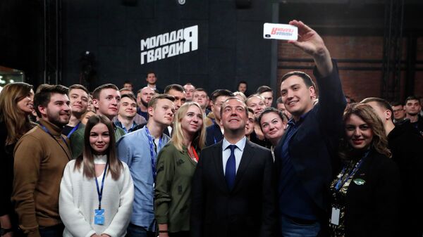 Дмитрий Медведев во время посещения Центрального штаба Всероссийской общественной организации Молодая Гвардия Единой России
