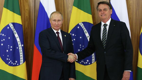 Президент РФ Владимир Путин и президент Бразилии Жаир Болсонару во время саммита БРИКС