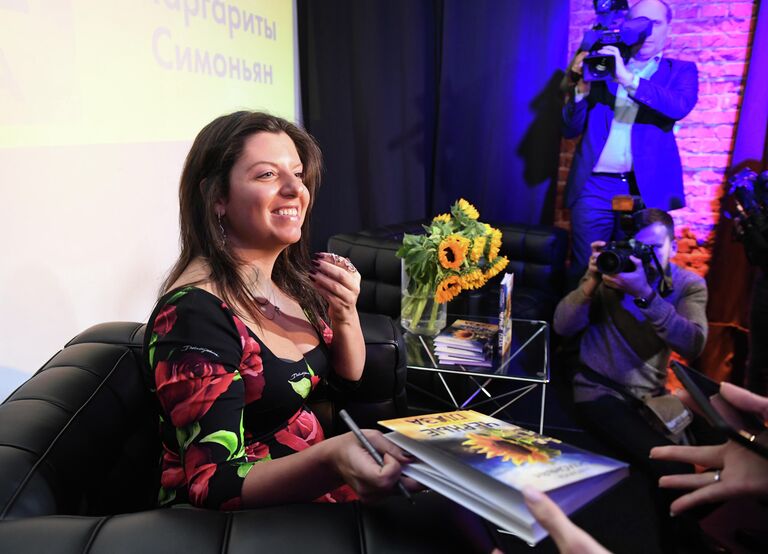 Главный редактор телеканала RT и МИА Россия сегодня Маргарита Симоньян на презентации своего сборника рассказов Черные глаза в Bolshevik Event Hall в Москве