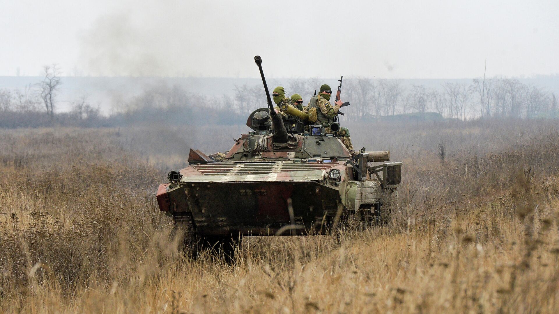 Военнослужащие ВСУ в Донбассе - РИА Новости, 1920, 01.12.2019