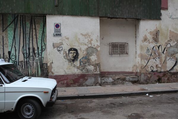 Портрет Че Гевары на одном из домов.