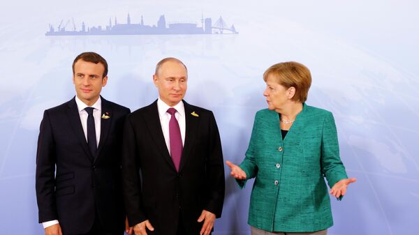 Президент Франции Эмманюэль Макрон, президент РФ Владимир Путин и канцлер Германии Ангела Меркель