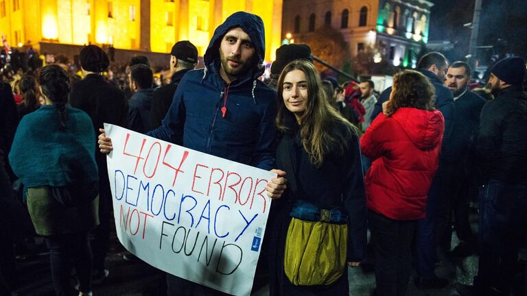 Участники акции протеста в Тбилиси против правящих властей. 14 ноября 2019