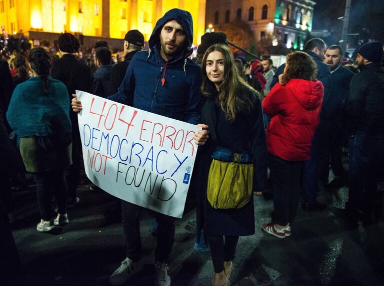 Участники акции протеста в Тбилиси против правящих властей. 14 ноября 2019