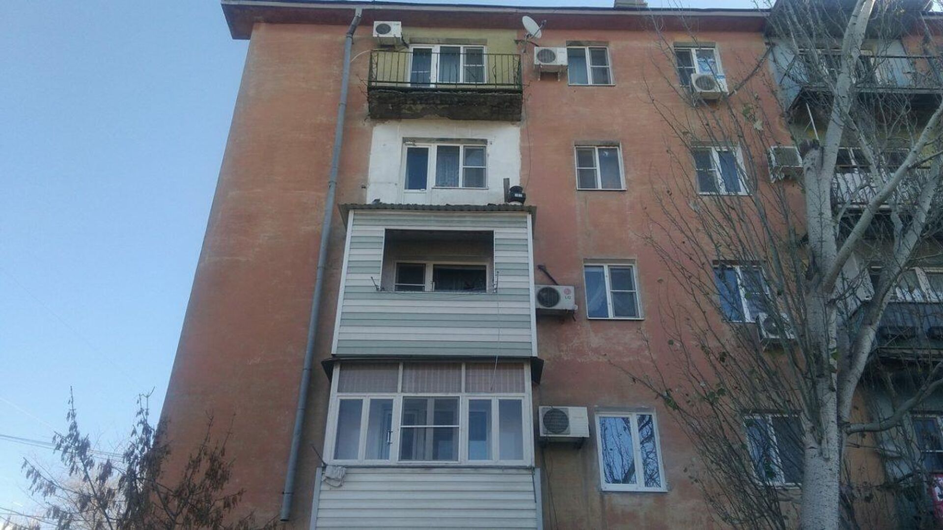 Балкон пятиэтажного дома - РИА Новости, 1920, 24.10.2021