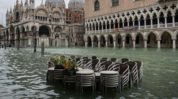 На площади Сан-Марко в Венеции во время наводнения