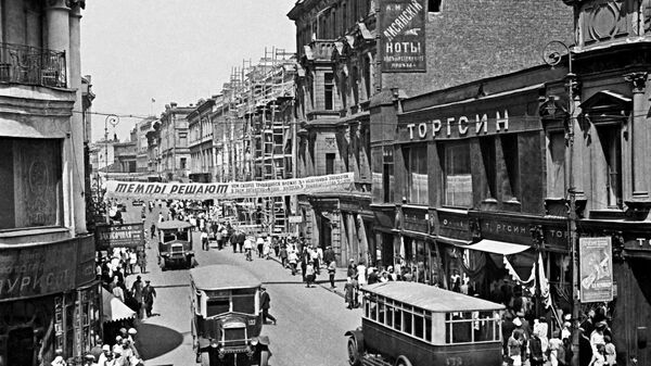 Улица Петровка в 30-е годы