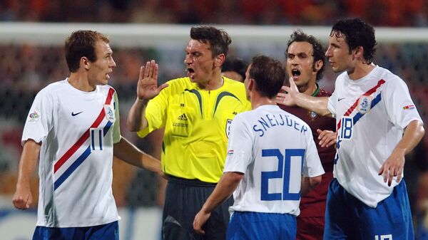 Арбитр Валентин Иванов во время матча 1/8 финала ЧМ-2006 Португалия - Нидерланды
