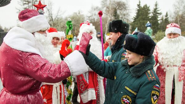 Сотрудники ГУ МЧС России по Омской области на праздновании дня рождения Деда Мороза