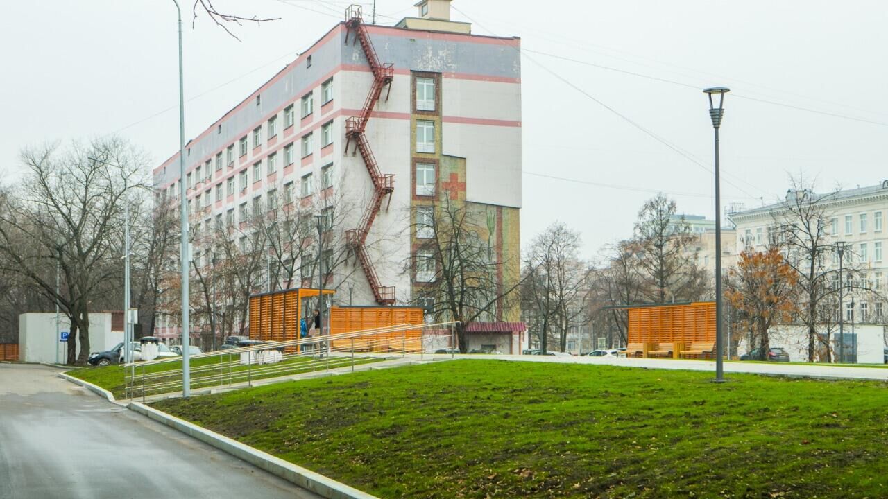 Благоустройство территории больницы имени В.П. Демихова на юго-востоке Москвы - РИА Новости, 1920, 22.11.2020