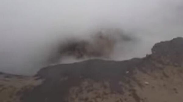 Опубликовано видео с места падения автомобиля в яму с кипятком в Пензе