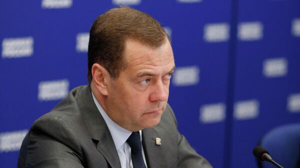 Председатель правительства РФ, председатель партии Единая Россия Дмитрий Медведев во время встречи с представителями правозащитного сообщества